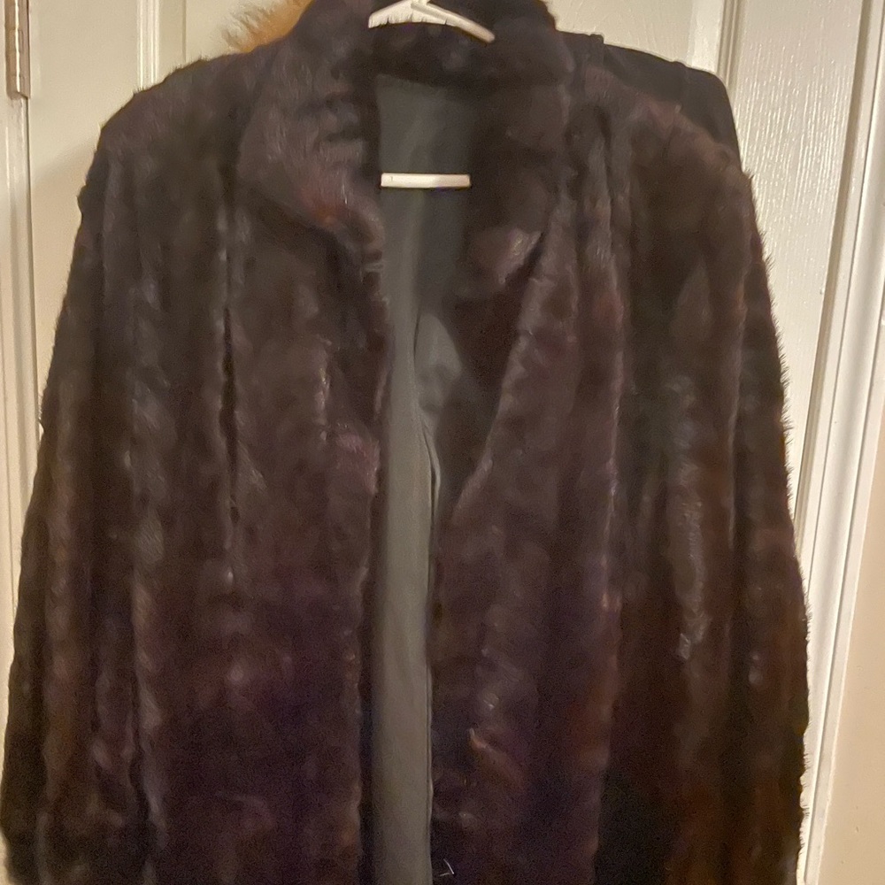 Mink coat fits sizes large to extra large. Beautiful. Few buttons missing.